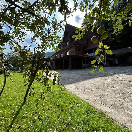 Dom Pod Cuplikiem 3*