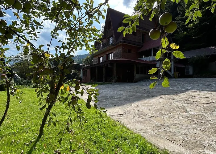 Dom Pod Cuplikiem 3*